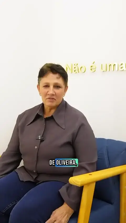 Depoimento em vídeo de Ângela Maria